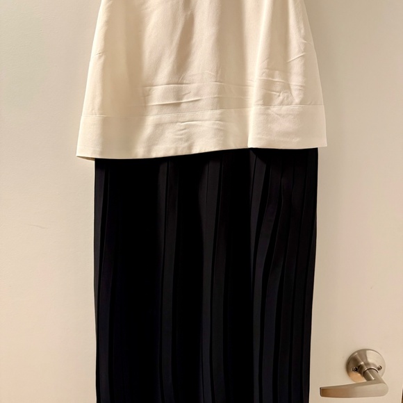 Banana Republic Pleated Midi Dress - Picture 4 of 8